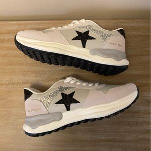 Vintage Havana Run Fashion Sneaker in White, Grey, Silver Size 8.5